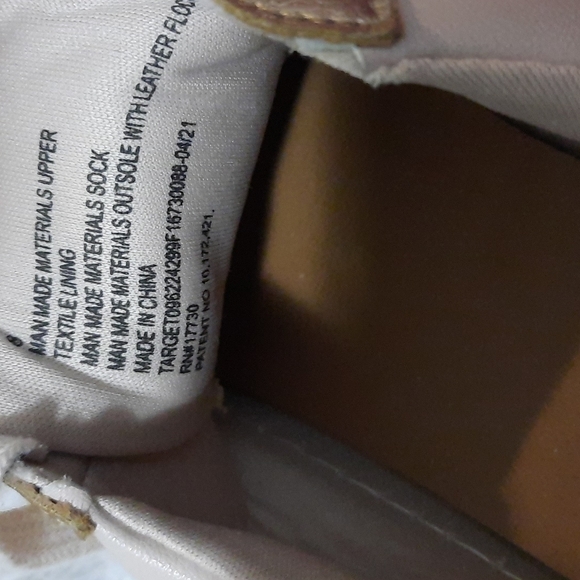 UNIVERSAL Thread Shoes - Picture 5 of 6